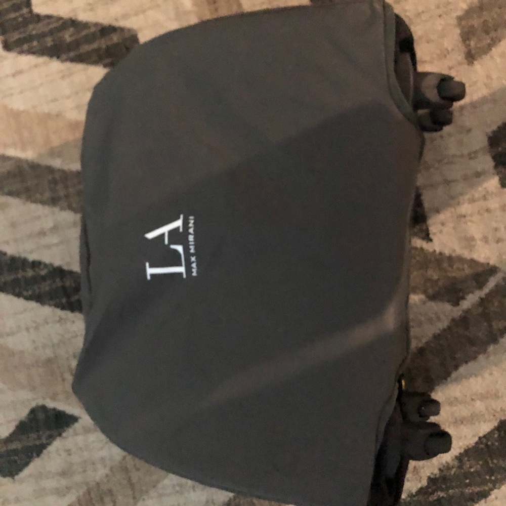 MAX MIRANI
Luggage Move Mobile Closet, Brilliant Black